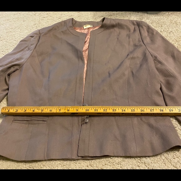 Glorious gals jacket without size but measurements included - Picture 10 of 10